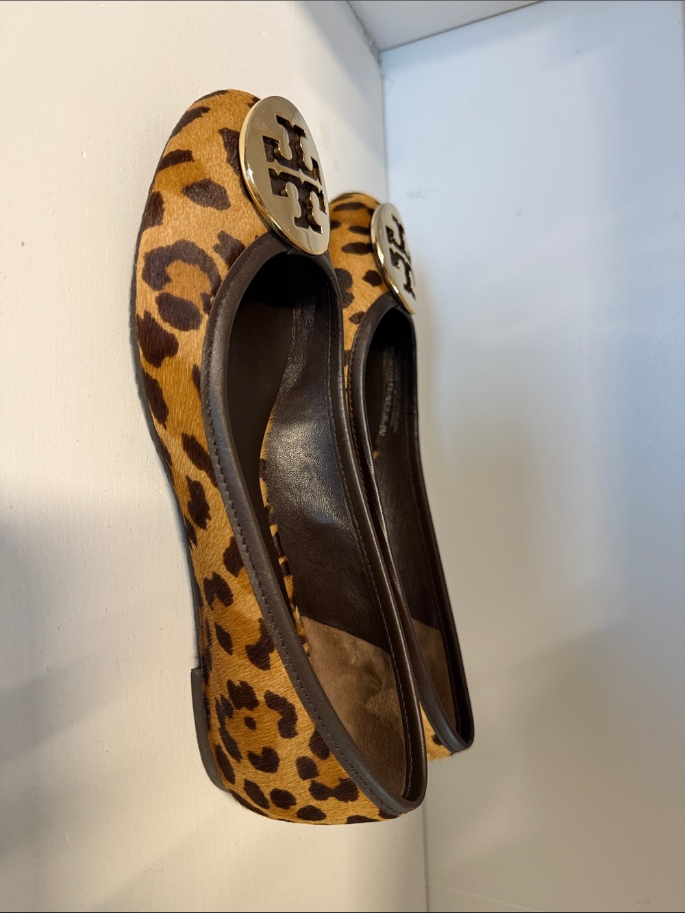 Tory Burch Leopard-Print Flats with Gold Logo Medallions - Picture 4 of 6